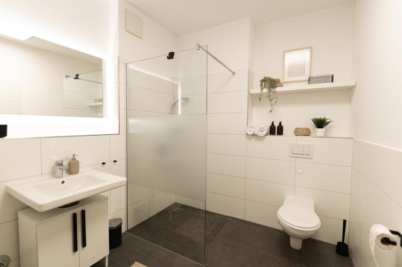 באד הרספלד Dwellstay - Modernes Apartment I 55Qm I 2 Zimmer I Kueche I Bad I Terrasse I Tv I Wlan מראה חיצוני תמונה